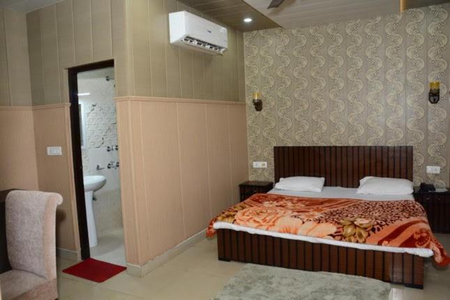 Krazy Hotel Haldwani Exterior photo
