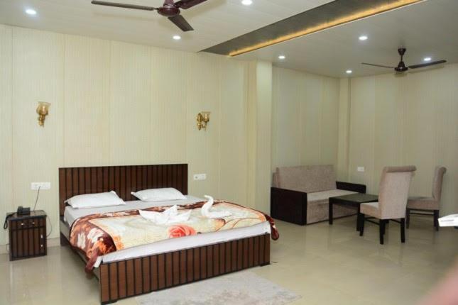 Krazy Hotel Haldwani Exterior photo